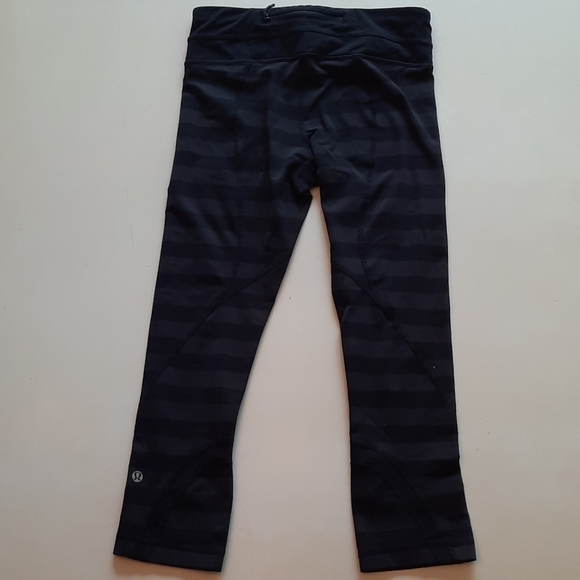 Lululemon Run Inspire Crop II black gray stripe 4 - Picture 9 of 14